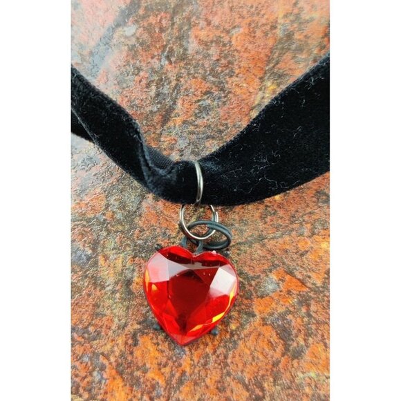 Necklace Choker Black Velvet Red Heart Gothic Steampunk Cosplay Victorian - Picture 7 of 7